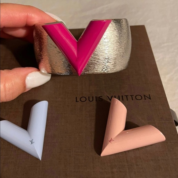 Louis Vuitton wrist cuff (w/3 interchangeable V’s) - Picture 2 of 12